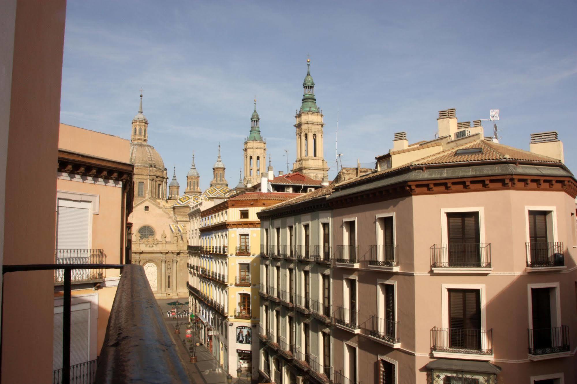 Dos Torres Pilar Suites- Balcones Con Vistas A La Ciudad Zaragoza Bagian luar foto